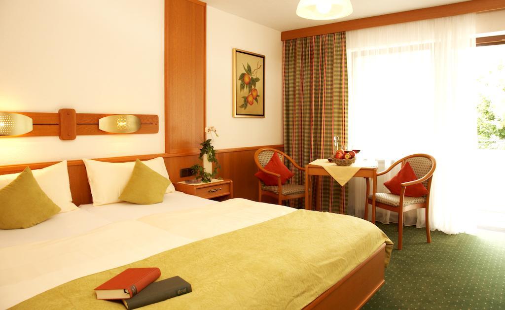 Apart-Hotel Pension Rossmayer Bad Fussing Ruang foto