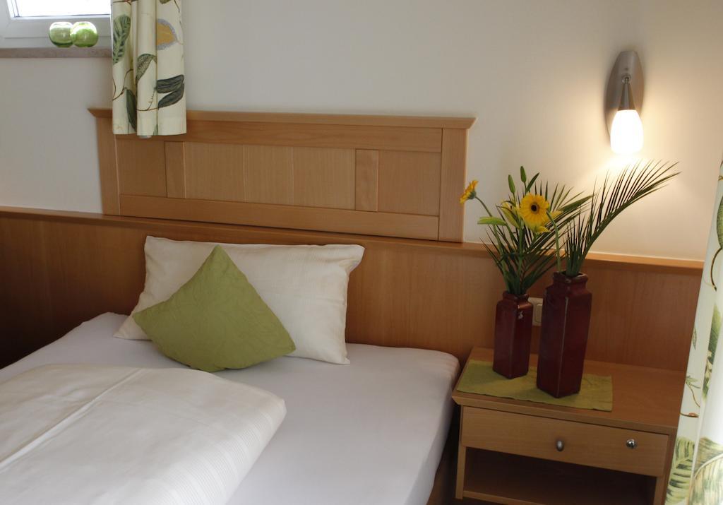Apart-Hotel Pension Rossmayer Bad Fussing Ruang foto